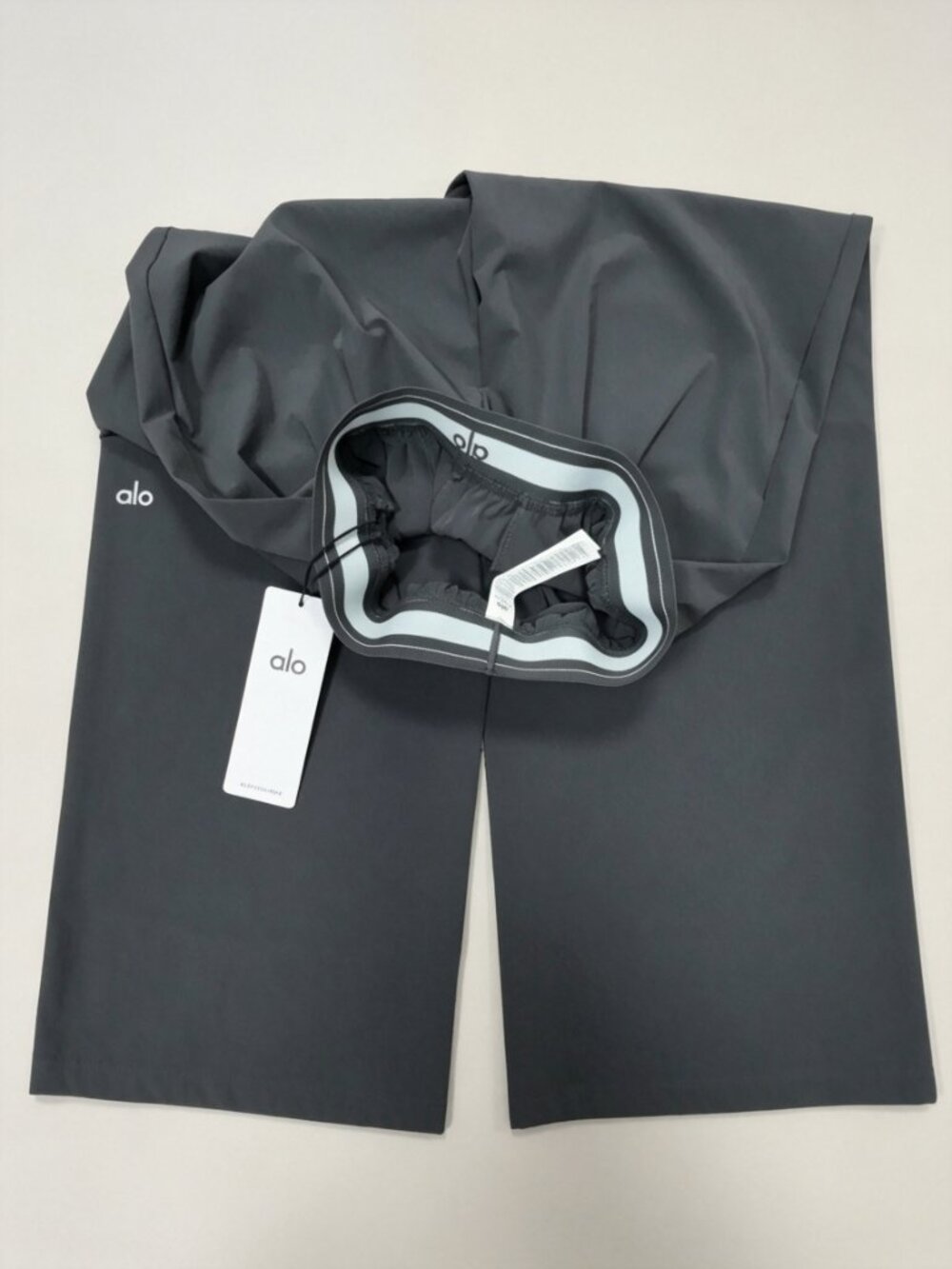 🦈NWT ALO Yoga Dark Grey Trousers Suit Up🤳Regular 30" InSeam - Picture 4 of 6